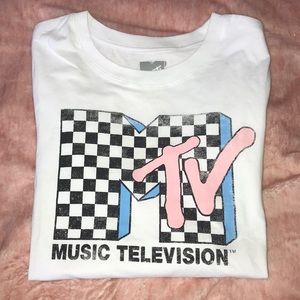 🦋3/$20🦋 Women’s size L MTV tee